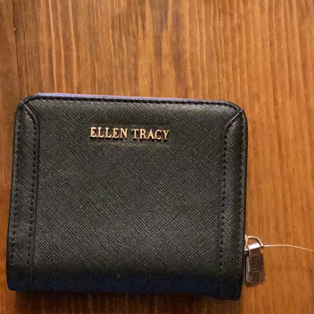 Ellen Tracy card holder